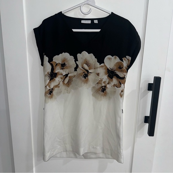 New York & Company Tops - NY&Co Black White Tan Floral V-Neck Blouse XS